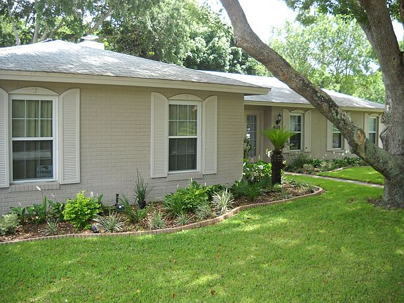 2nd image of 401 Oak Hill Dr