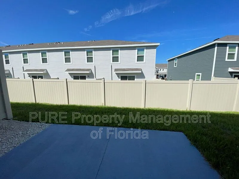3 bed, 3.0 bath, 1458 sqft, $1,695 — Photo 4