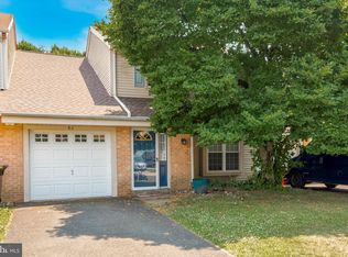 62 Green Woods Dr, Horsham, PA 19044