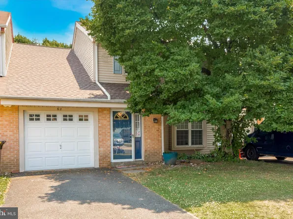 62 Green Woods Dr, Horsham, PA 19044