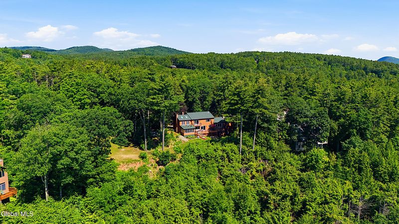 3rd image of 35 Woodland Ridge