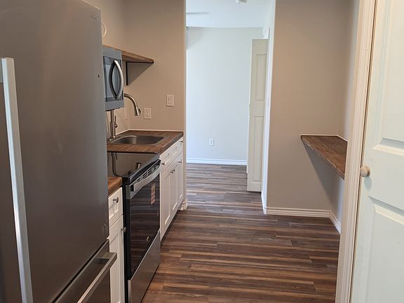 3rd image of 218 W 9th St #2C