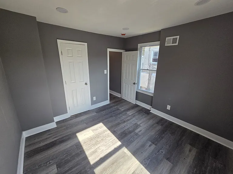500 N Port St — Photo 6