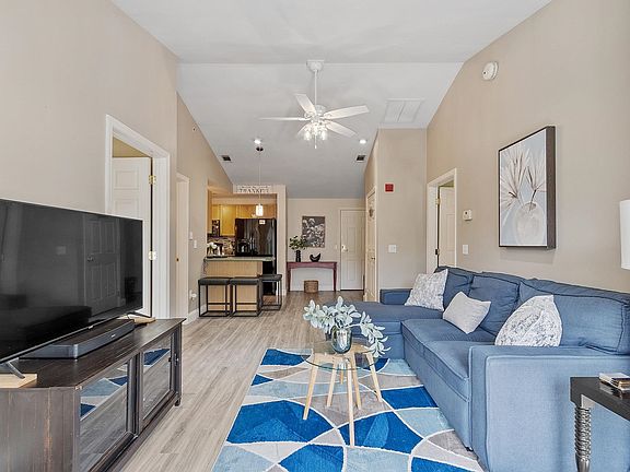 5th image of 18 Crestview Circle #209