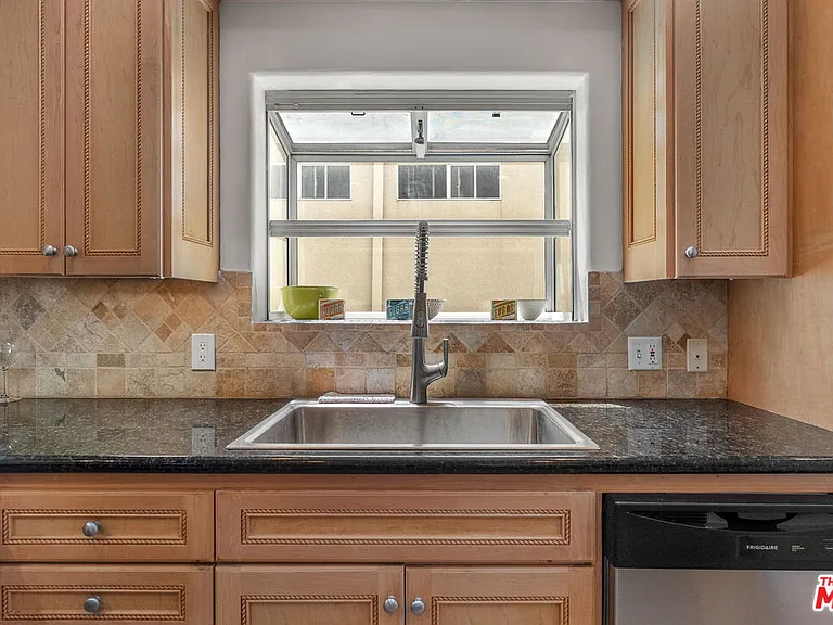 8646 W Olympic Blvd #204 — Photo 15