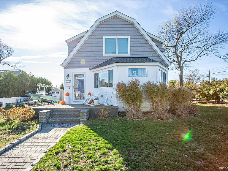 2175 Bay Blvd — Photo 1