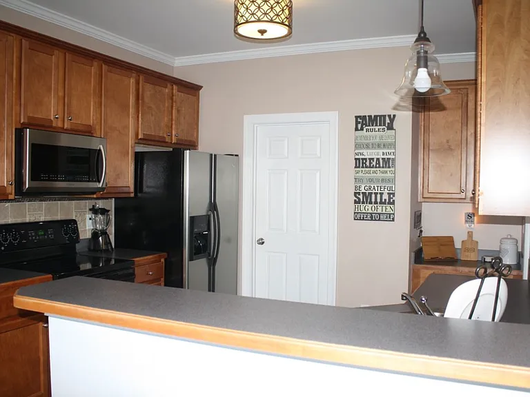 77 Solomon Cir — Photo 6