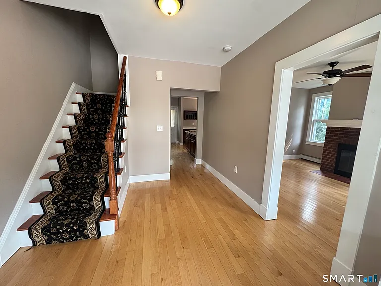 18 Spicer Ave — Photo 4