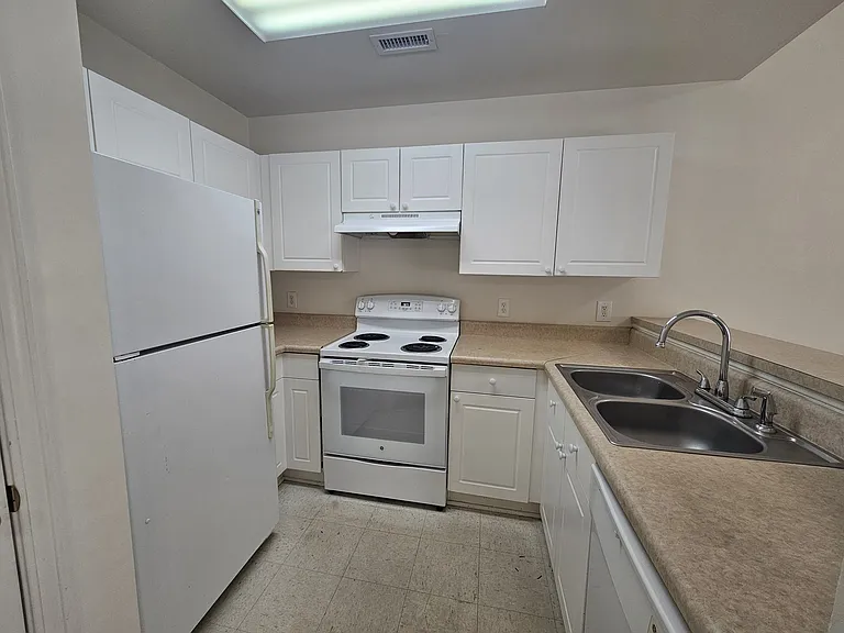 4216 Winding Branches Dr — Photo 2