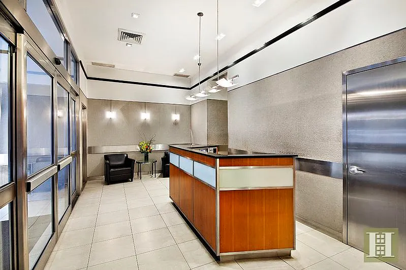 325-333 E 45th St APT 6A photo 1