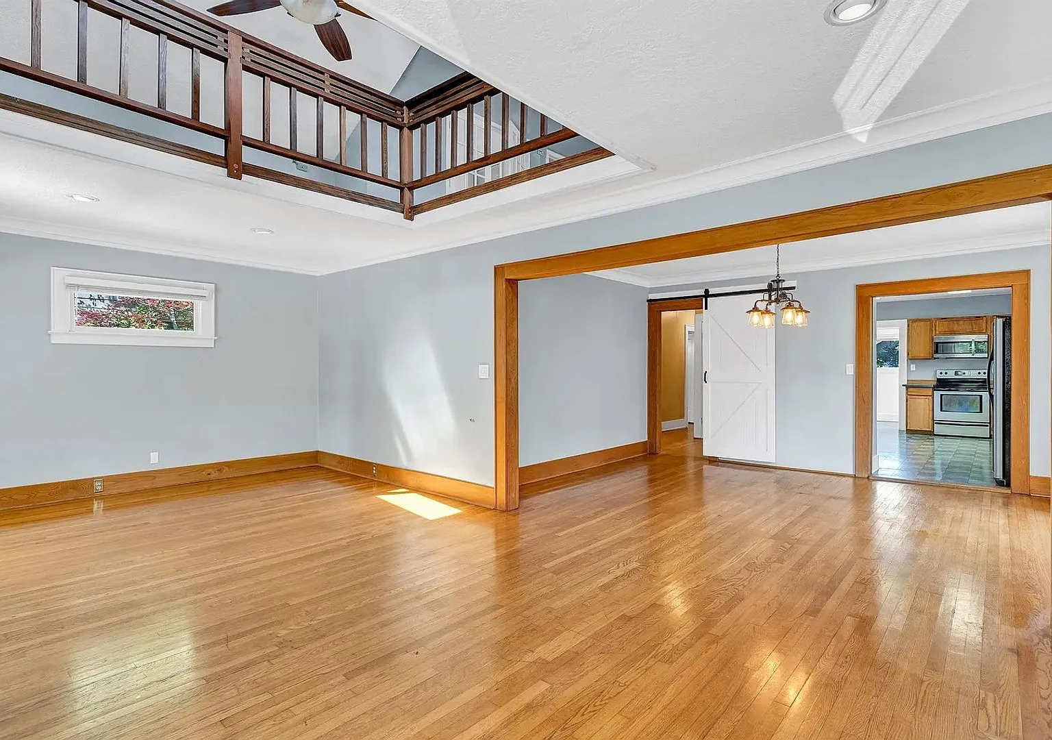 Beautiful historic 4 bed home near downtown Salem! — Photo 3