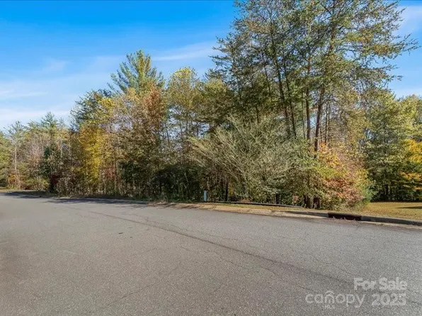 302 Winding Creek Dr, Morganton, NC 28655