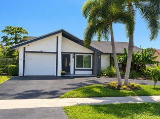 8212 SW 13th St, North Lauderdale, FL 33068