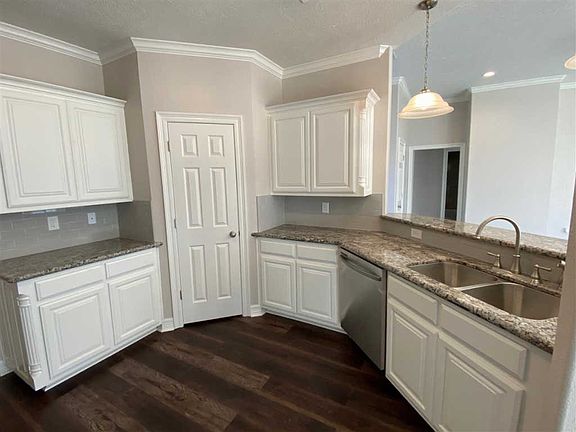 5th image of 107 Oakdale Dr
