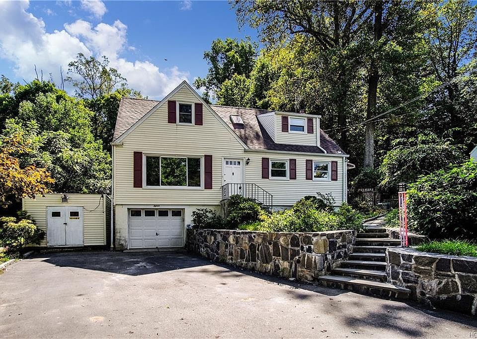1st image of 15 Gabriel Dr
