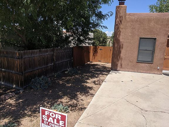 Side Entrance to Backyard