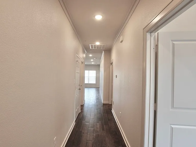 703 Freedom Way — Photo 2