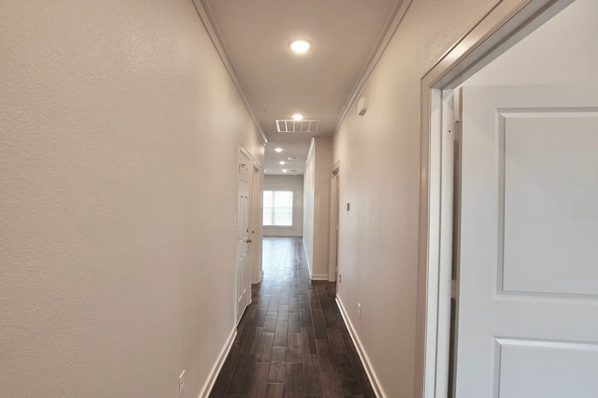Building Photo - 703 Freedom Way