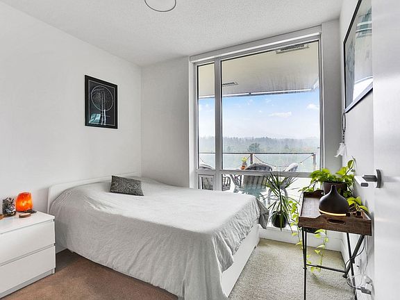 5th image of 1550 Fern St #1201