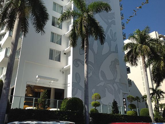 ENTRANCE TO MONDRIAN