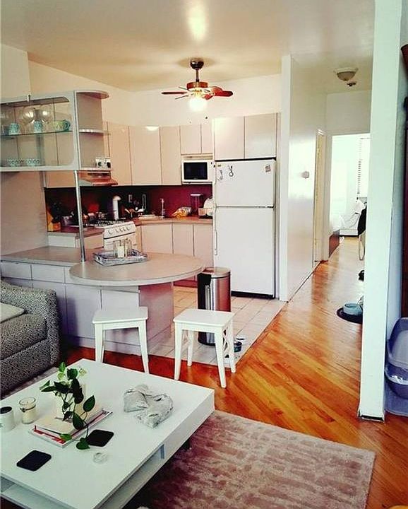 2nd image of 180 Park Pl #1