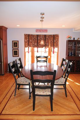 44 Frederick Ln, Saint Louis, MO 63122