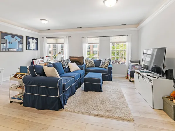 15 N Vail Ave #208-V, Arlington Heights, IL 60005