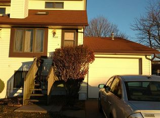2005 Emerald Dr, Davenport, IA 52804