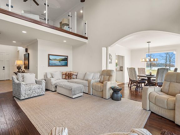 3rd image of 148 Bay Oak Cv