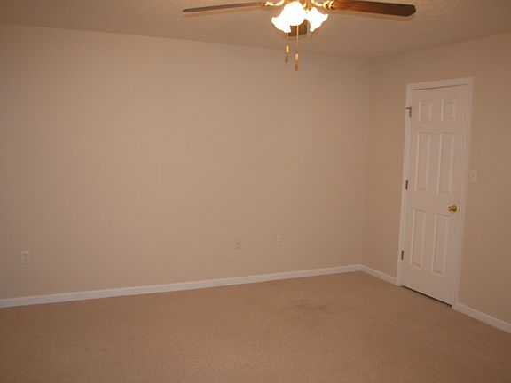 4th image of 281 Lee Grant Ave