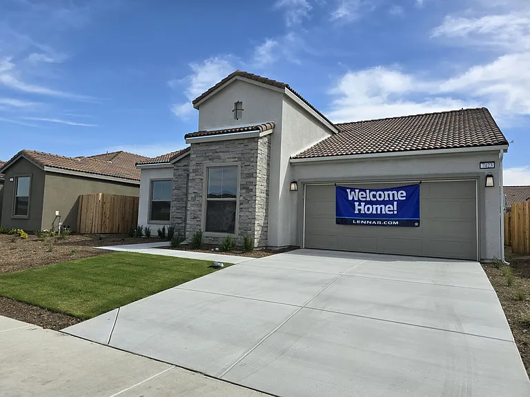 7423 Passionfruit Dr — Photo 1