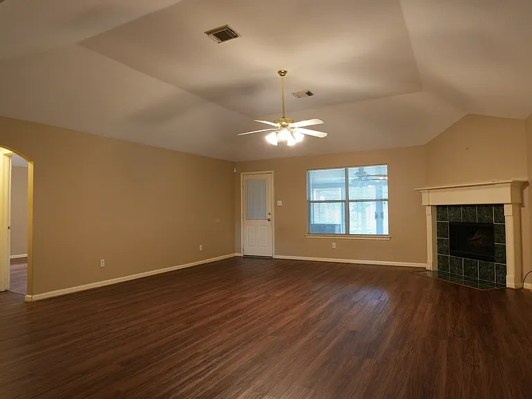 19419 Stamford Dr — Photo 7