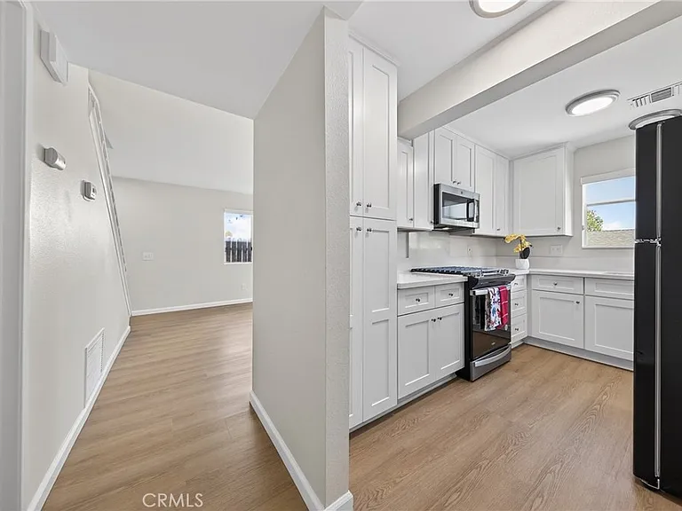 26236 Lawton Ave — Photo 4