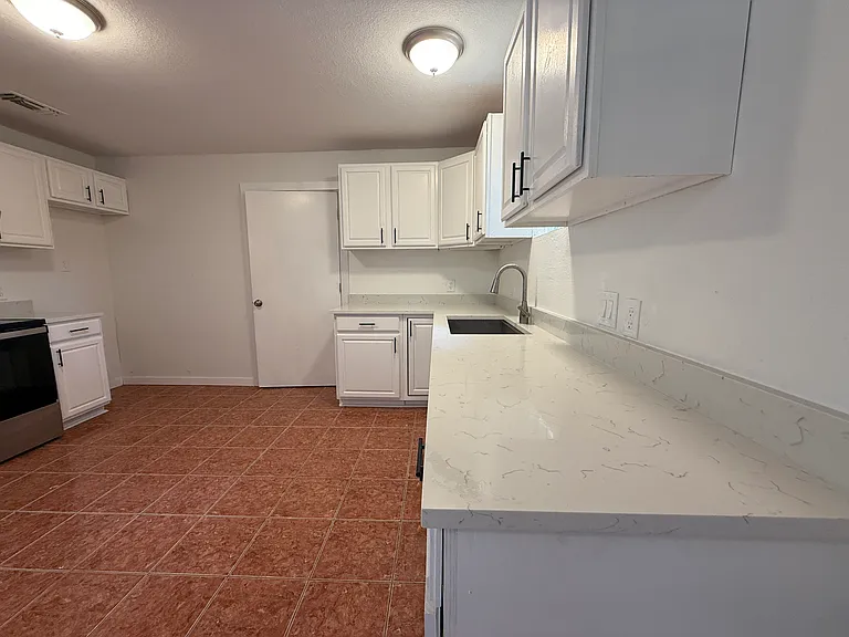 560 Wickford Way — Photo 22