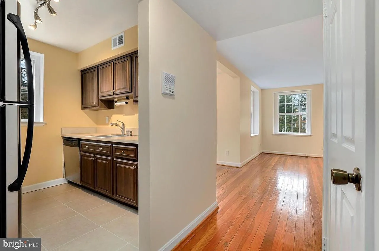 1 bed, 707 sqft, $2,100 — Photo 3
