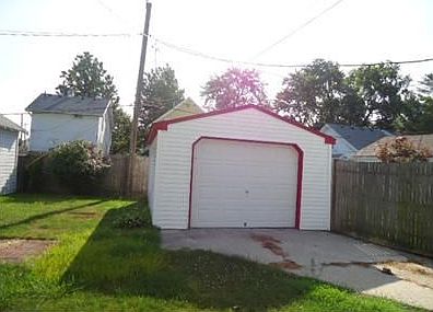 3rd image of 909 Toronto Ave