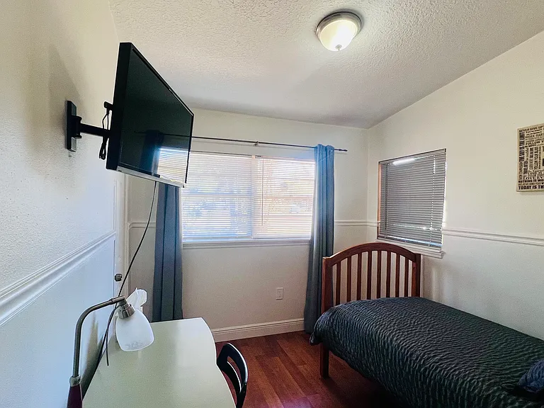 610 Ventura Ave — Photo 29