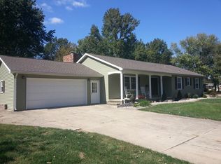 891 18th St, Carlyle, IL
