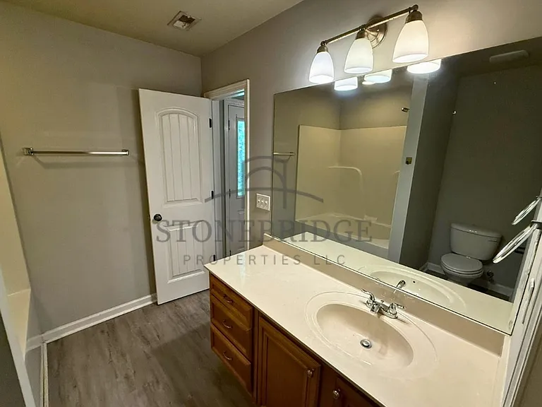 133 Danbury Ln — Photo 11