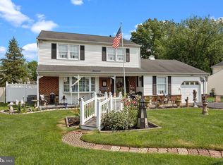 1027 Valley Rd, Warminster, PA 18974