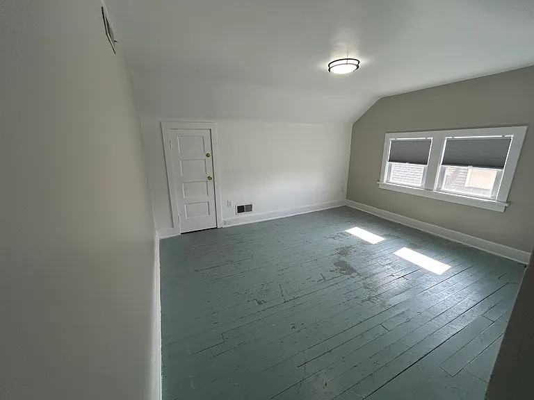 17416 Woodford Ave — Photo 30