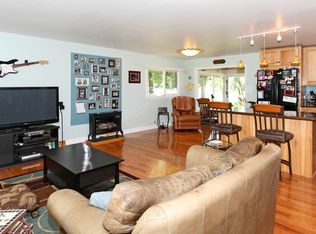 1104 Bayview Dr, Fox River Grove, IL 60021