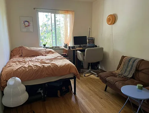 160 Lincoln Ave Photo 1
