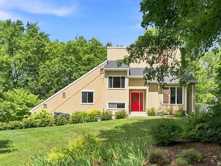 40 Rockledge Dr — Photo 2