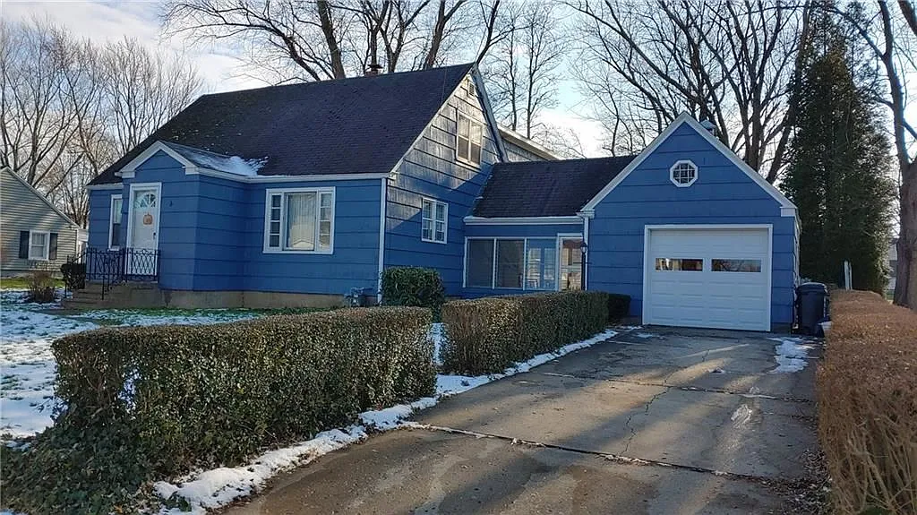 44 Holmes Pl photo 1