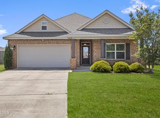 1201 Barberry Cv, Ocean Springs, MS 39564