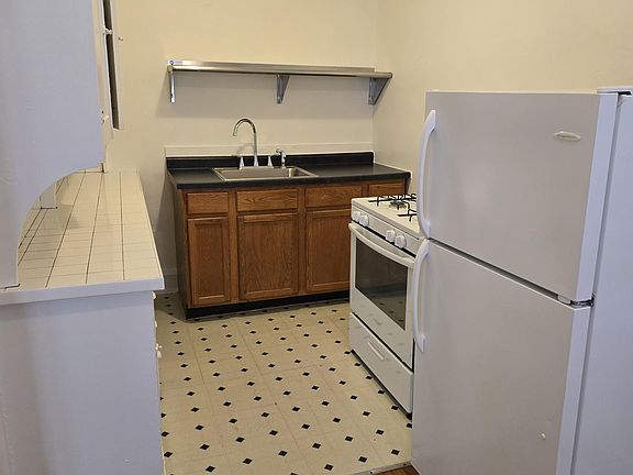 2nd image of 2304 Harriet Ave #104