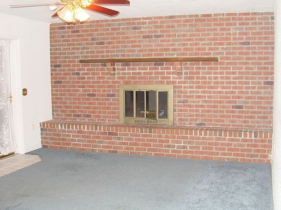 Living Room W/ Fireplace