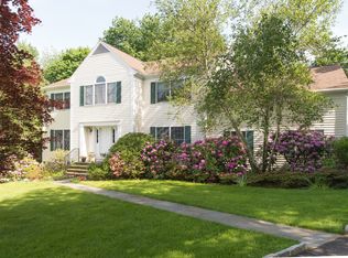 2 Packard Ct, Rye, NY 10580