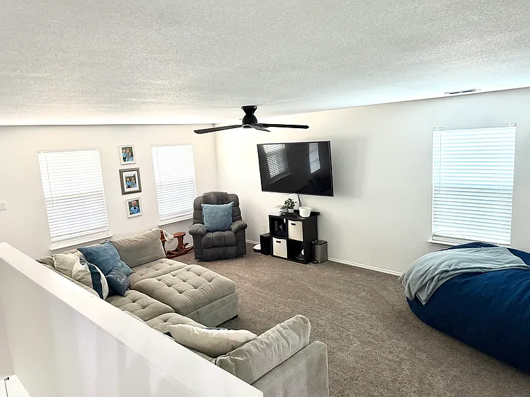 9033 Blackstone Dr — Photo 5